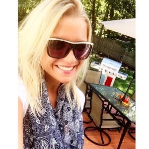 Meet your Posher, Carli lee